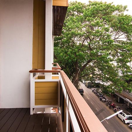Suan Dok Gate Guesthouse Chiang Mai Exterior photo