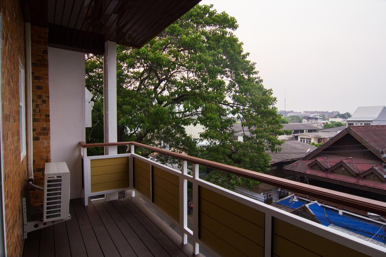 Suan Dok Gate Guesthouse Chiang Mai Exterior photo