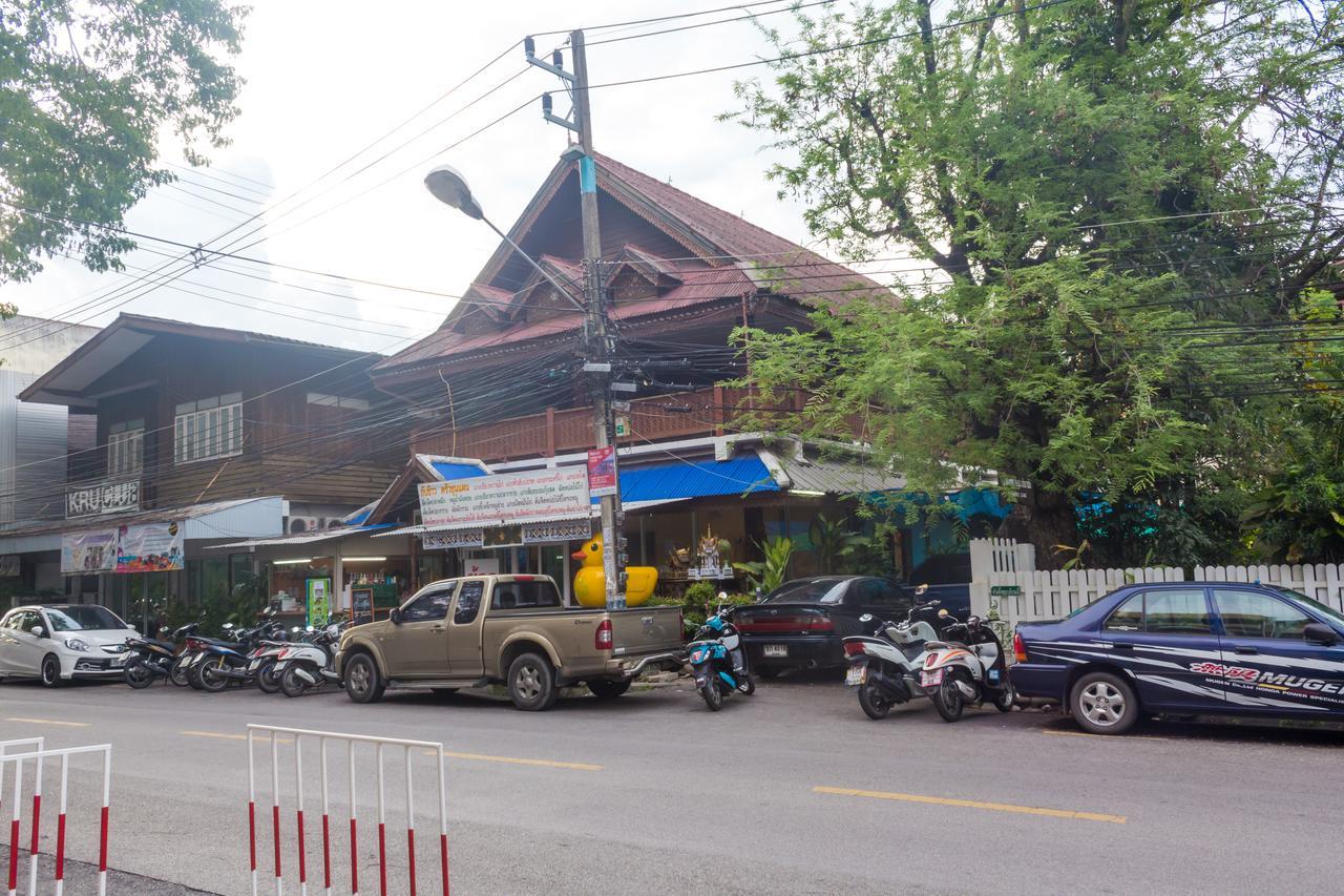 Suan Dok Gate Guesthouse Chiang Mai Exterior photo